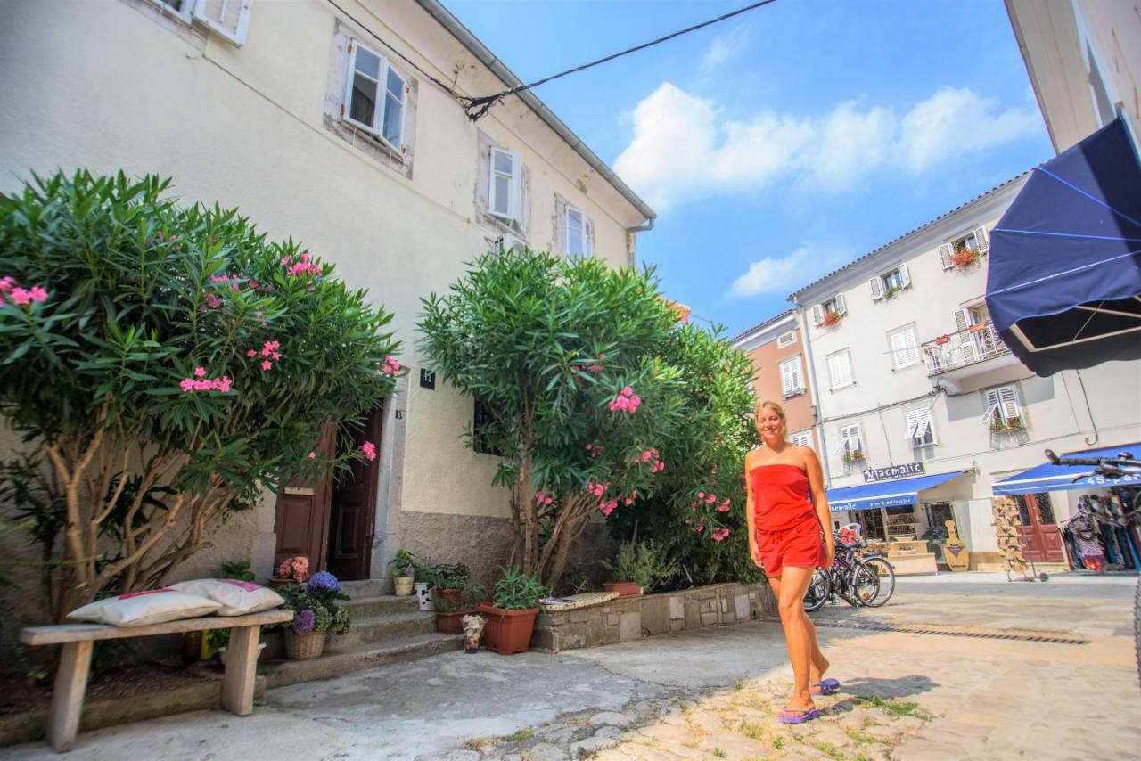 Apartment Dolores Крес Екстериор снимка